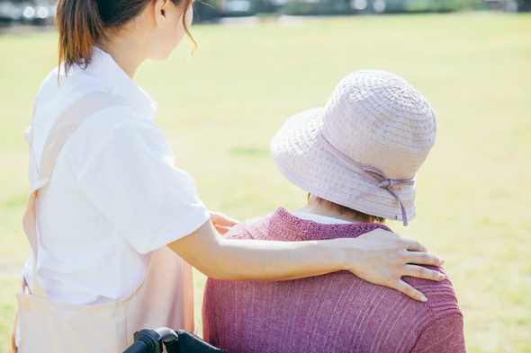 介護で経済的に困窮しているなどお困りの方はご相談ください